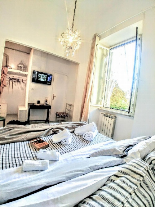 B&B Next Stop image 18