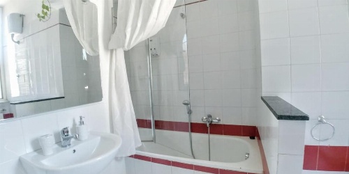 B&B Next Stop image 20